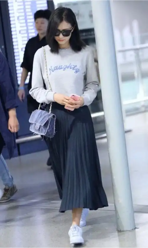 春秋女装新款高圆圆明星同款卫衣刺绣短上衣时尚百褶裙套装裙9687