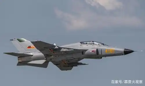 图为歼教9教练机