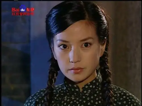 出自:情深深雨蒙蒙 角色:陆如萍扮演者:林心如一袭民国学生装的如萍