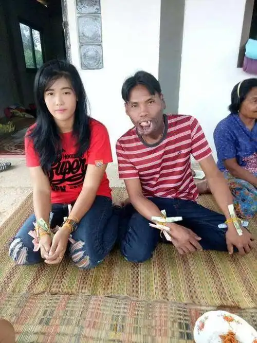 正妹与丑男结婚还在脸书大放闪 前夫受不了:她改嫁是为了钱!