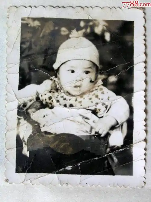 老照片收藏1408h1960年代可爱的戴帽儿童照5844cm