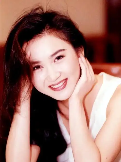 "最美妲己"温碧霞:17岁为艺术献身被骂,34岁嫁入豪门至今未孕