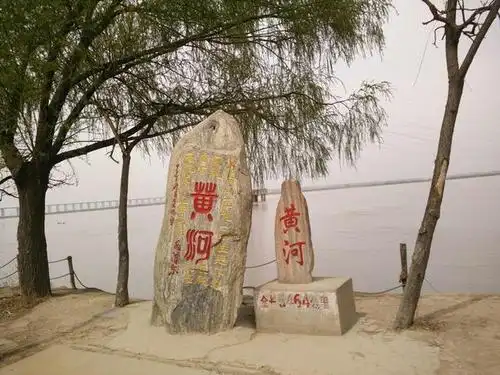 春光正好,郑州黄河文化公园游客如织,周末踏青,不负这大好时光