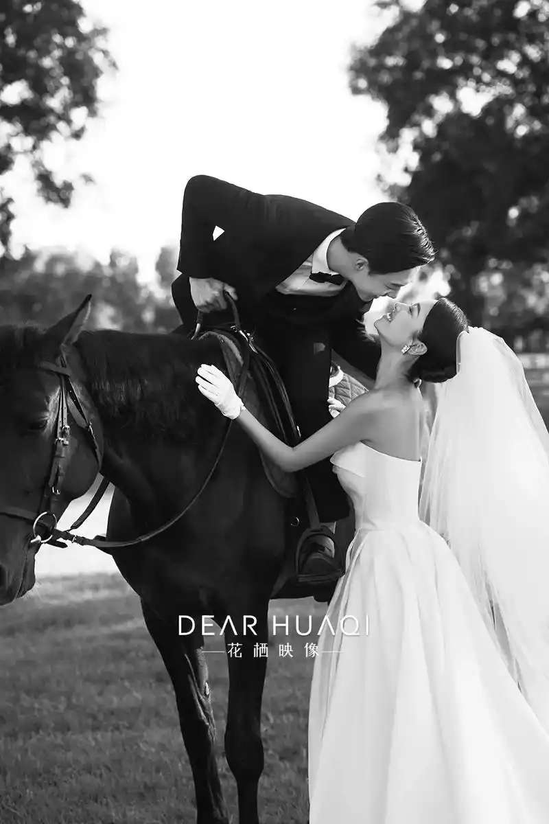【气质拉满的马场森系婚纱照,唯美大气】919191 白马带我 - 抖