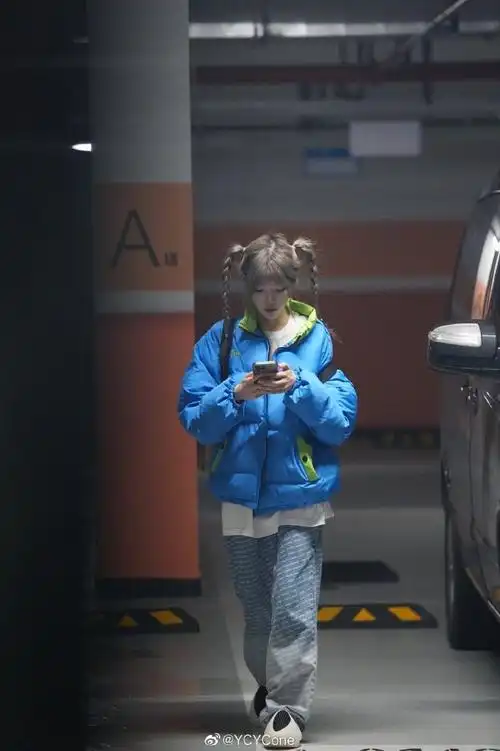 jinx周君怡超话#jinx周青年派计划##青年派计划#下班的宝宝～好可爱