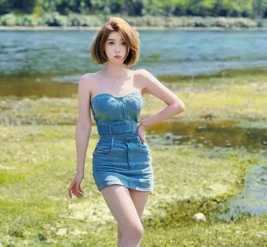 网红聂小雨晒清凉写真穿透视裙秀18长腿网友柱子都p变形了