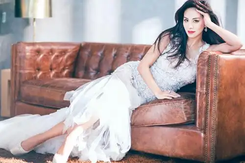 她为爱放弃事业,却遭抛弃,今嫁小13岁男友,又为爱咨询人工受孕