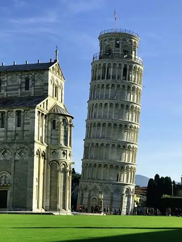 比萨斜塔是意大利标志性建筑,更是世界建筑史上的一大奇迹,被联合国
