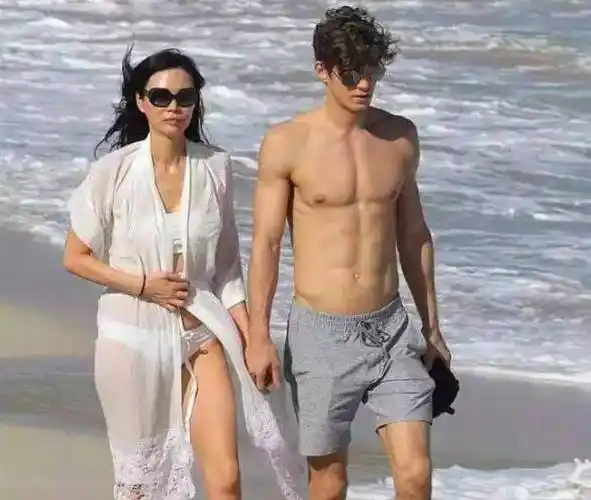 邓文迪为何被离婚?约布莱尔农庄幽会,电邮误发默多克下属