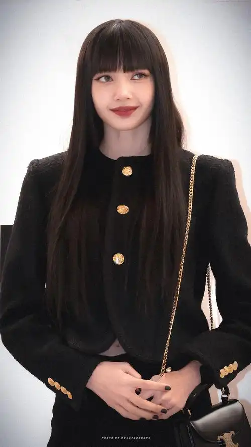 lisa黑长直造型生图