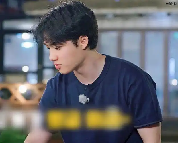 都暻秀第二张solo专辑期待#【修图】 230908 exo爬梯子世界旅行4 055