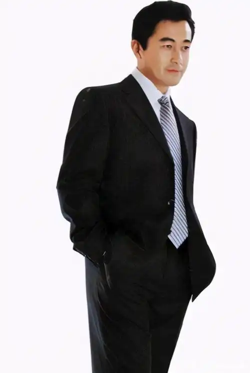 王志飞:48岁迎娶小14岁妻子,50岁喜当爸爸,两个孩子相差21岁