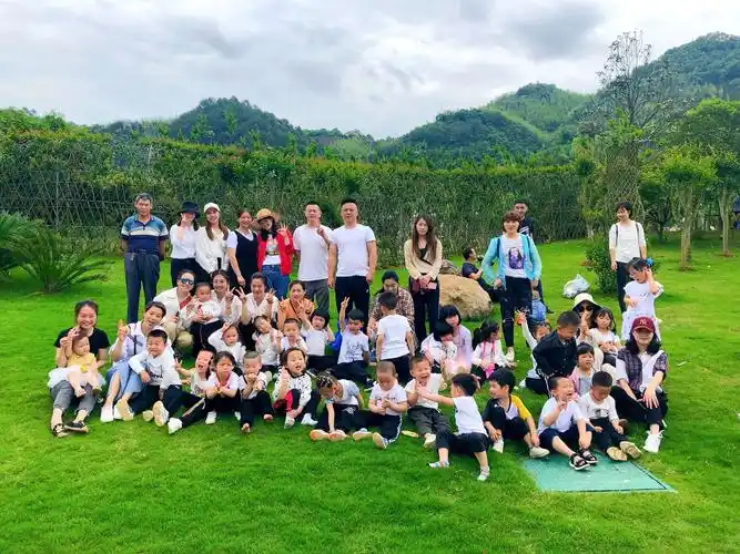 大手牵小手,欢乐春季游——政和县二实幼小二班亲子户外活动