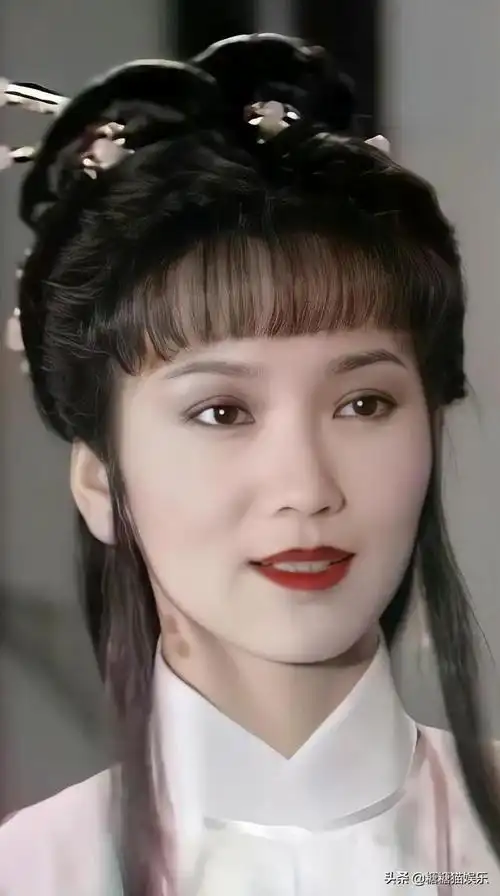 同样是赵雅芝饰演的角色却演出了不同的性格媚娘更加活泼俏皮