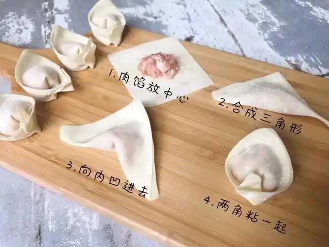 下馄饨也有诀窍,时间短了肉馅没熟,时间长了馄饨皮会破,啤酒也来分享