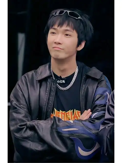 tizzyt  我也网上偷的图哈哈哈哈 主要这张也太可爱了