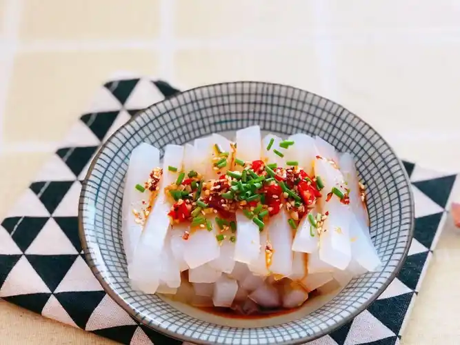 想吃凉粉不用买,自己做干净又卫生,几块钱就能做1锅,特实惠