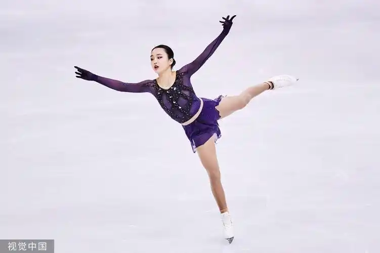 图冬奥人物归国少女花样滑冰运动员朱易