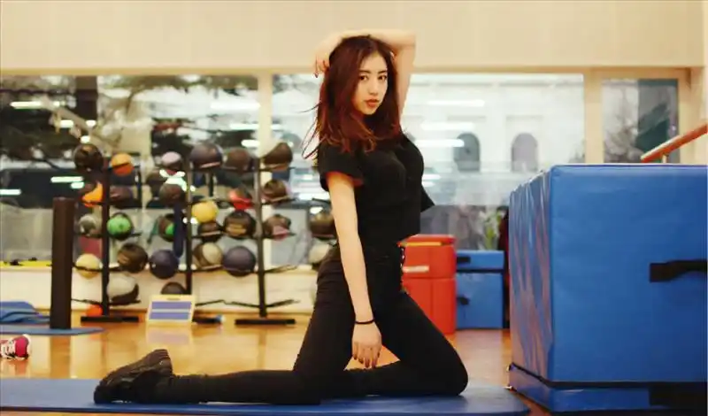 158奥运冠军,生娃后身材再升级,"韵味十足"|体操|邹凯|周捷_新浪新闻