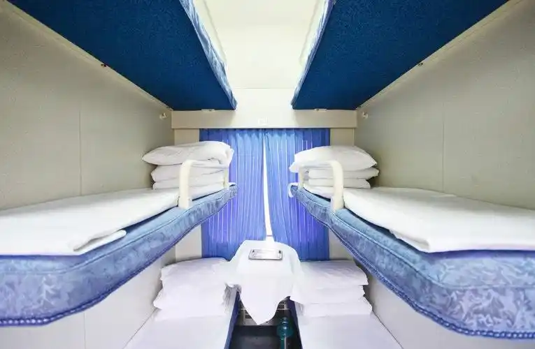 k1609车次有硬卧中铺和软卧下铺,那是不是就意味着有上铺?