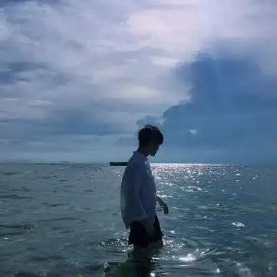 唯美意境男生背影头像