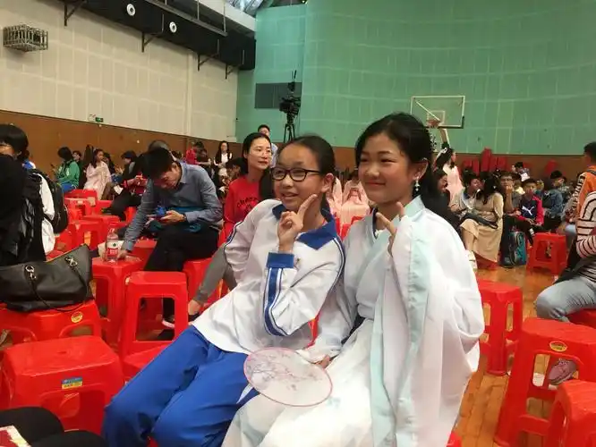 广大附中教育集团11个成员学校齐聚黄华路 广大附中学子11个"历史剧"