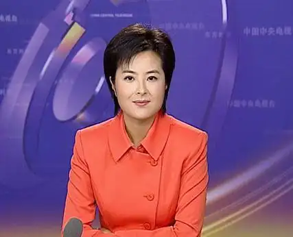 东方时空节目主持人张泉灵(图)