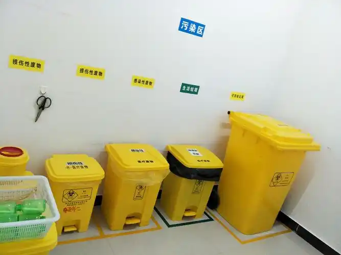 符合院感要求,放置规范的处置间.