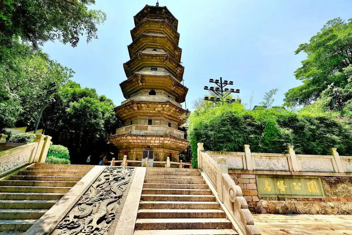 福州乌塔.#国内极少城市现在保留还完整的古塔   崇妙保圣 - 抖音