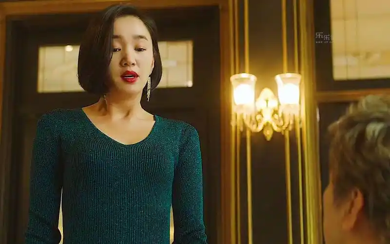 男人真的都喜欢黑丝配高跟吗?电影《上流社会》