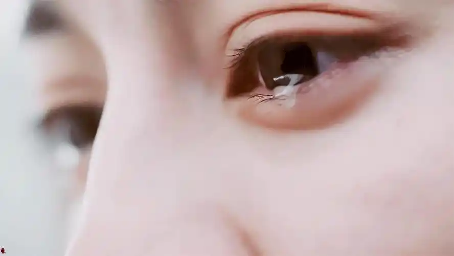 一些有明显泪珠或泪痕的女星落泪