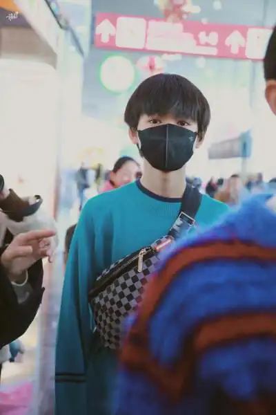 宋亚轩 魅力狙击手. 那是个什么样的人呀 梨窝里都藏着蜜糖吧.