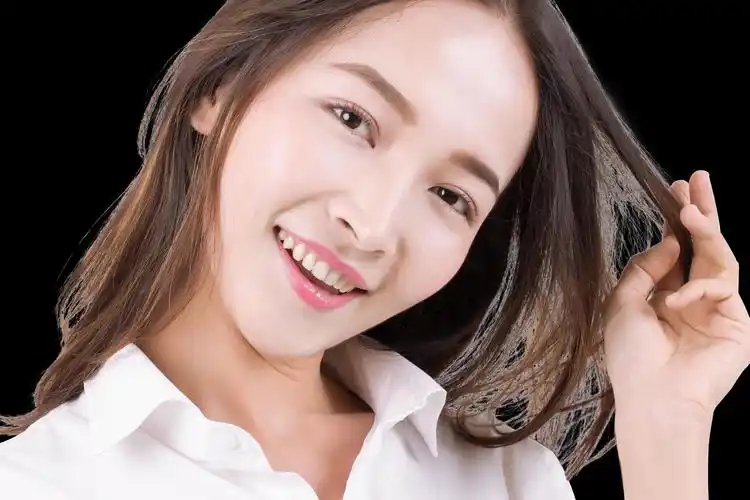 老师您好,请问一下这张抠图作业中女生的头发发丝的白-来自蜜思的动态