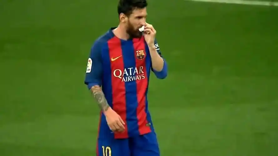 重温国家德比梅西读秒绝杀皇马伯纳乌霸气晒球衣