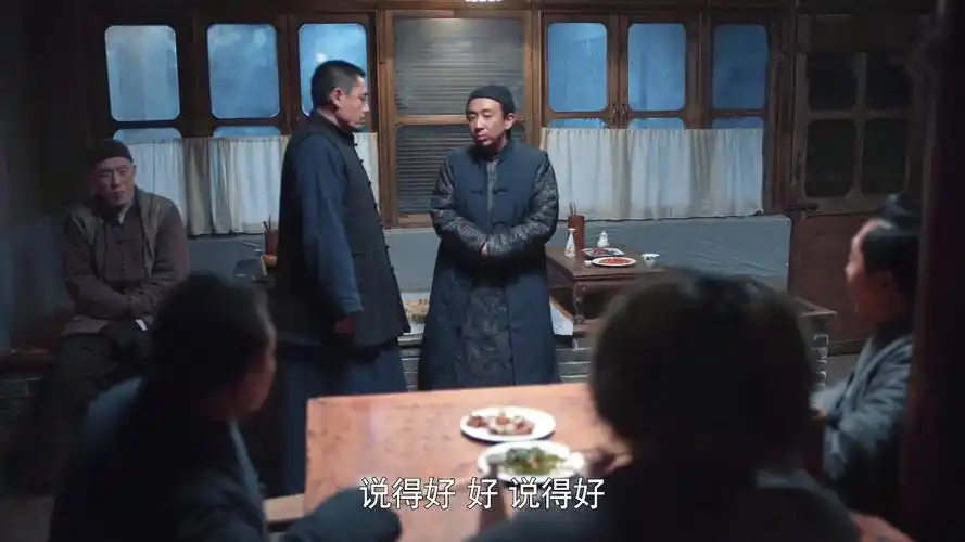 原创老二两这一角色台词寥寥几句却是老酒馆口碑发酵转折点