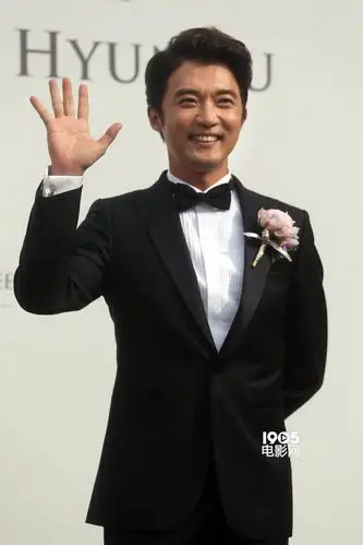 安在旭迎娶小9岁娇妻 发布会难掩笑颜望尽快造人