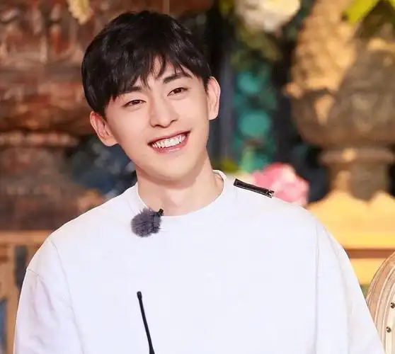 邓伦:饰演男主旭凤