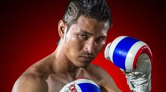 和阿迪萨亚,勒德斯拉一样,潇杀狂是一位技术型的泰拳手,他和杀玉狼的