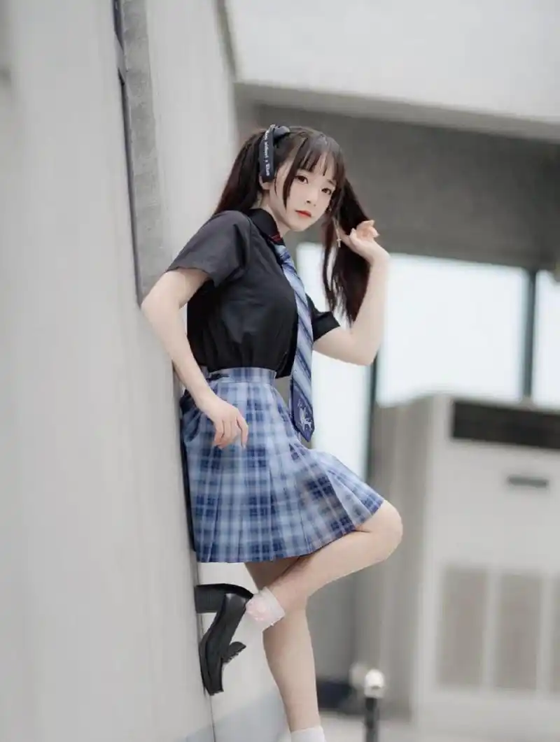 可爱的双马尾少女jk制服写真