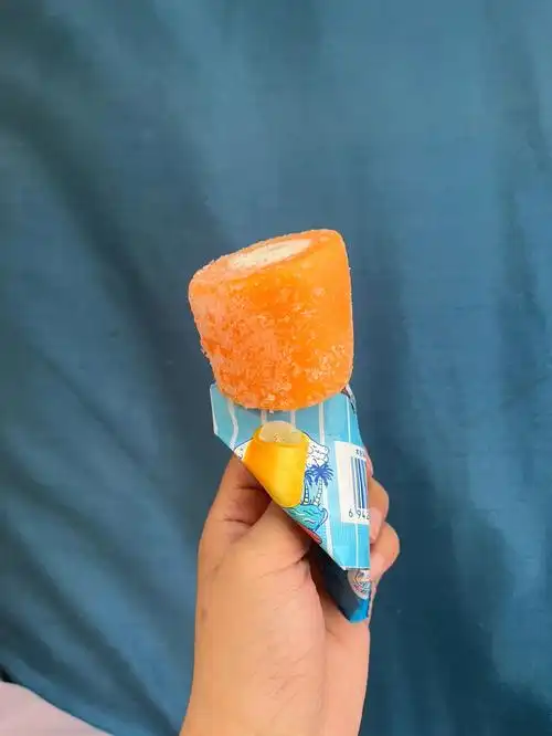 早:无午:雪糕晚:一杯草莓摇摇冻,火锅,烧烤,田螺