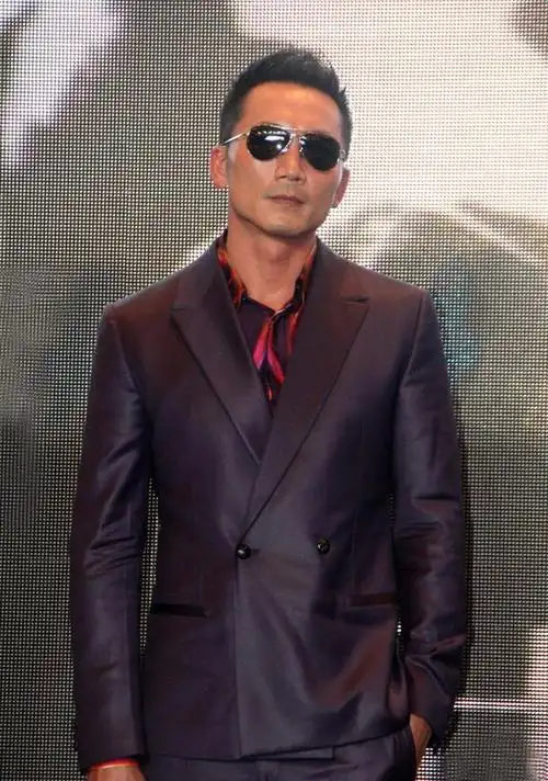 邹兆龙全家幸福甜蜜(图兰朵主演邹兆龙)(7)