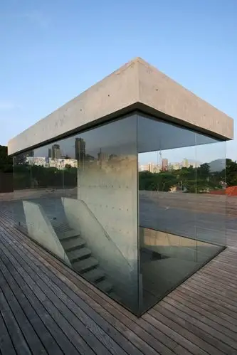 i love this combination of glass and concrete.