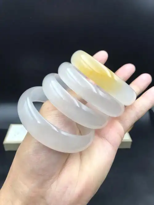 精品新疆天然金丝玉手镯