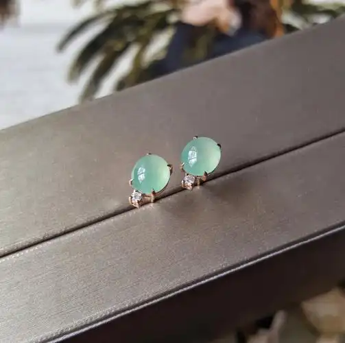 晴水绿蛋面耳钉翡翠耳钉