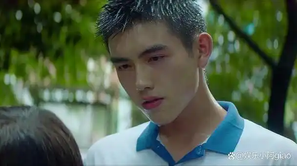 陈飞宇在青春剧的巅峰时期,他执导的电影版《最好的我们》却以低迷的