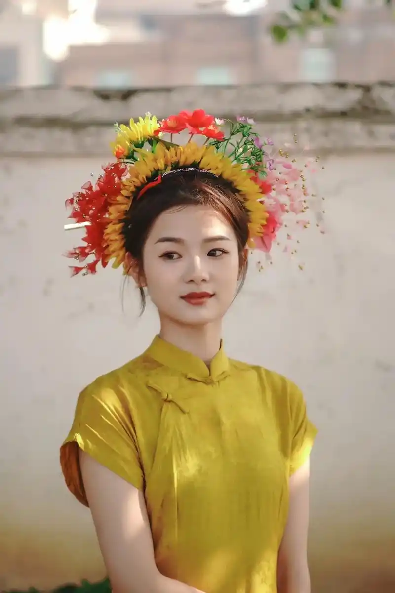 今生戴花,来世漂亮.下次试试我们的惠安女服饰#总要来一趟泉州 - 抖音