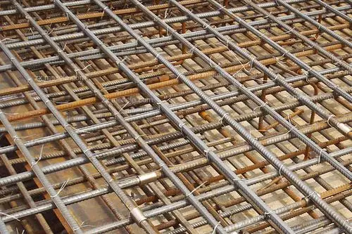 它的形状象凳子故俗称马凳,也称撑筋.