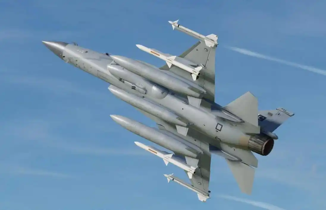 枭龙战机换上新装备作战能力提高一倍大批客户关注