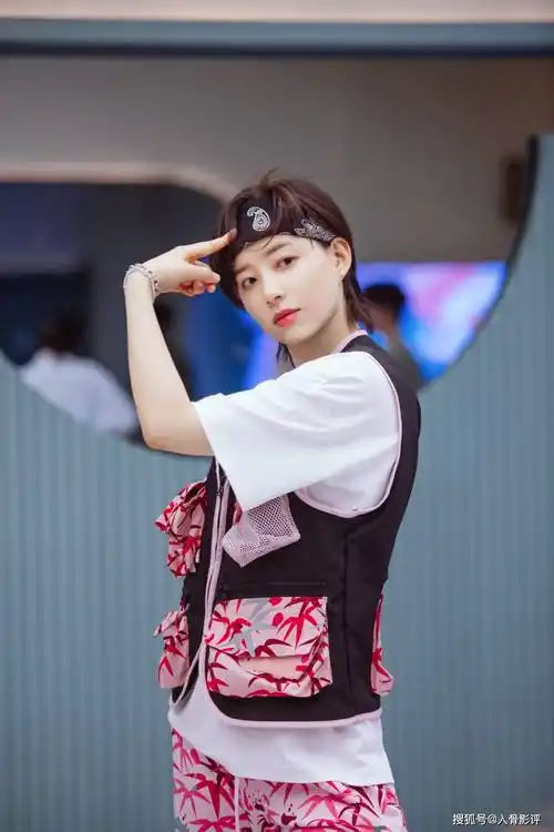 师姐助阵燃炸舞台,游戏环节各显神通_节目_李斯丹妮_王心凌