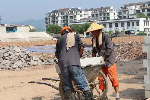 怀着尊敬与感恩的心,我试图用笨拙的镜头去捕捉你们的劳动场面.